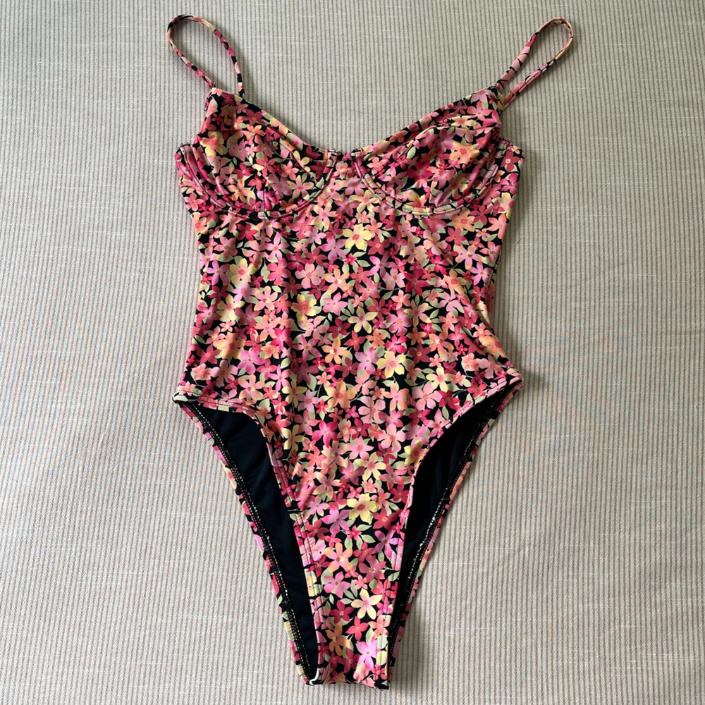 Billabong Morgan underwire one piece pink floral - Picture 3 of 7